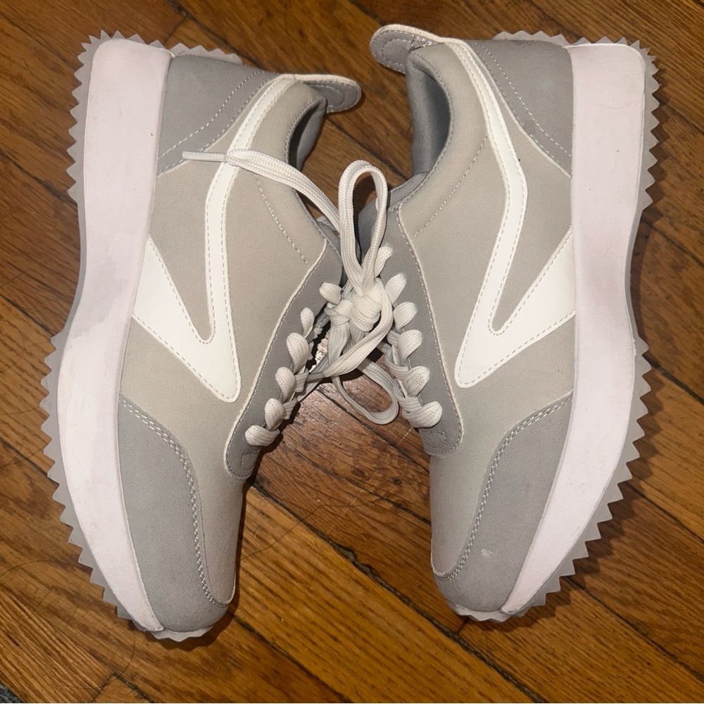 Dolce Vita “Gray BOSSY Platform Sneakers” Size 7.5 Women